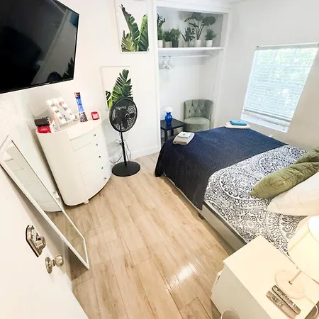 House 2 Bedrooms Plus Couchbed Best Location Miami Private Parking, Laundry, Storage For Luggage